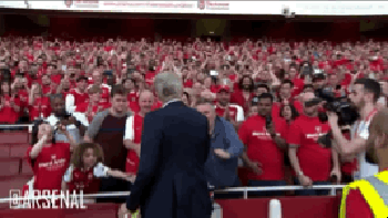 温格与球迷近距离接触