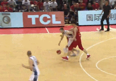澳大利亚末节55.1秒抢断反击命中制胜三分