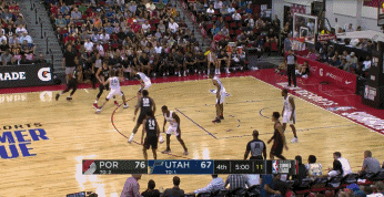 鲍德温霸气双手隔扣