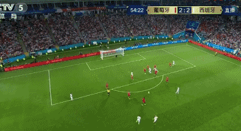 科斯塔埋伏在禁区抢点推射破门