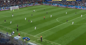 雷比奇转身右脚就是一记爆射