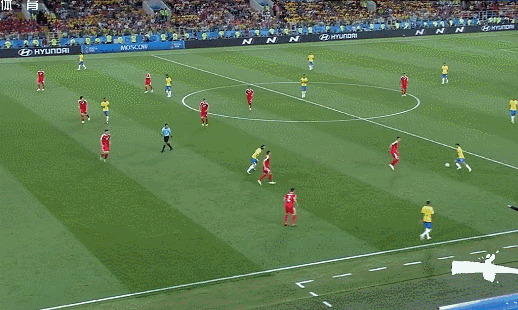 保利尼奥机敏前插得球，面对门将挑射破门