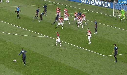 格里兹曼任意球开到禁区克罗地亚曼朱基奇乌龙球