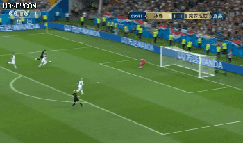 大禁区左侧的佩里西奇左脚抽射