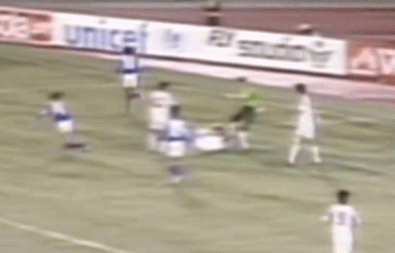 日本队门将脚踢成耀东