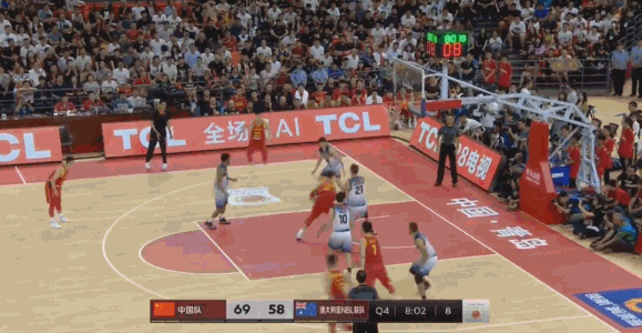 王哲林低位上篮如入无人之境