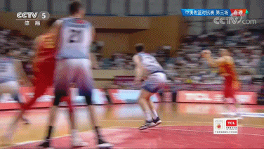 周鹏助攻王哲林放篮打成2+1