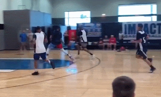 考神受伤惊魂瞬间！