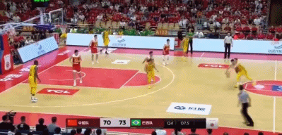 最后一赵睿选择上篮！