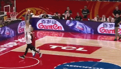 波伊尔上演霸气暴扣