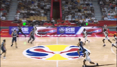 奥科吉后场单骑快攻轻松上篮