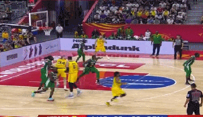 手起刀落!米尔斯命中精准三分