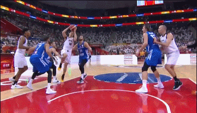 八村垒霸气前场板打二加一