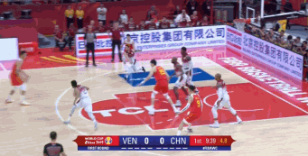 翟晓川抢回篮板补成2+1！