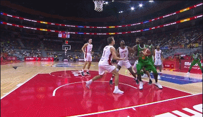 加拿大三线快攻!伯奇接球冲天飞扣