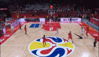 阿巴达抢断一条龙单臂飞扣