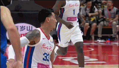 胡尔塔斯轻巧击地助飞科利尔