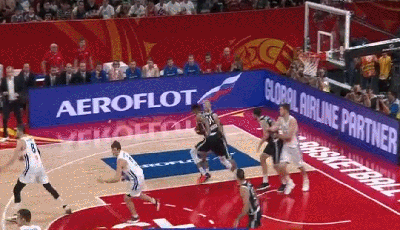 卡拉西斯助攻字母哥哥快攻得手！