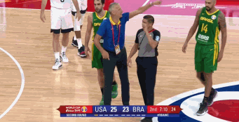 巴西主帅彼得洛维奇连续吃T被驱逐