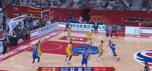 萨托兰斯基单臂劈扣！