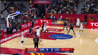 约基奇转身暴扣