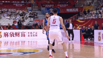  萨托兰斯基助攻巴尔温双手暴扣