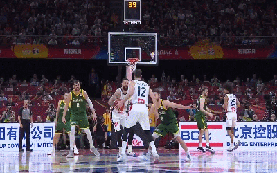 惊艳一击！德科洛压哨三分稳稳命中