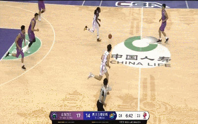 福特森快攻篮下 闪转腾挪轻松上篮得分