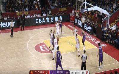 状元演绎隔人暴扣！王少杰篮下铁臂地动山摇