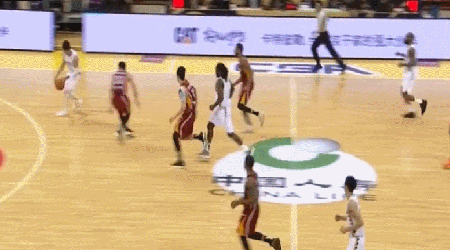 法里德击地妙传 助飞刘铮单臂暴力劈扣