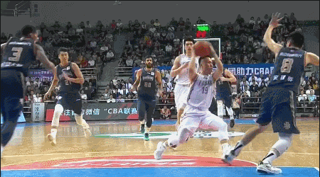 谢亚才妙传黄毅超快下轻松得分