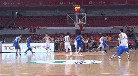 何思雨遭血帽!宁鸿宇反击双臂暴扣