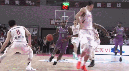 哈德森晃晕防守人妙传陶汉林打成2+1