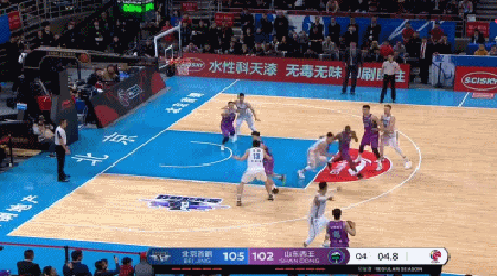 山东末节边线发球直接传到方硕手中