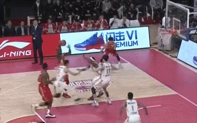 琼斯妙传霍尔曼飞身劈扣