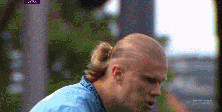 第72分钟，哈兰德点球命中，曼城客场2-0领先 