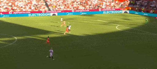 亚当斯接队友横传推射空门锁定胜局，塞维利亚4-1巴塞罗那