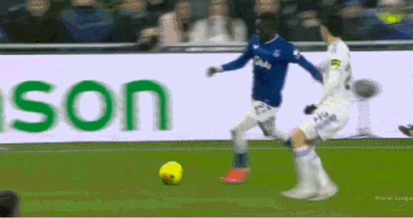 蒂尔诺·巴里破门，埃弗顿1-1利兹联