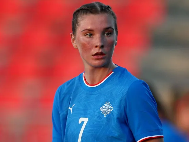 冰岛女足的卡罗利娜・莱娅・维尔亚尔姆斯多蒂尔