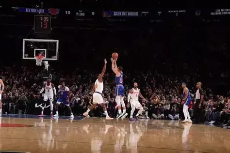 库里命中三分后超越雷阿伦加冕历史三分王