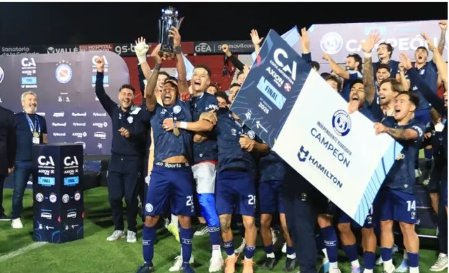 里瓦达维亚独立夺冠