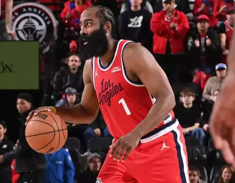 哈登本场比赛因肩部伤势缺阵