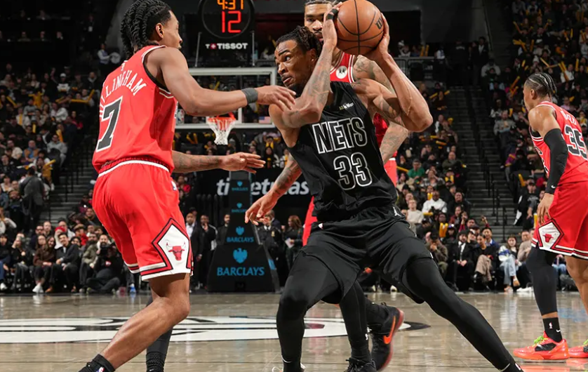 克拉克斯顿此役砍下28分10篮板