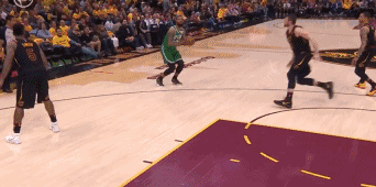 莫里斯高难度3分被吹进攻犯规