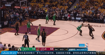 詹姆斯直冲篮下