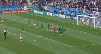 戈洛文补时任意球直接破门