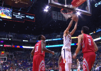 伦恩曾在上赛季与周琦的对位中惨遭羞辱