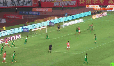 中超天王山之战，郜林穿裆国安球员