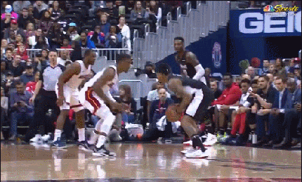 比尔躲过封盖上演极限拉杆反篮