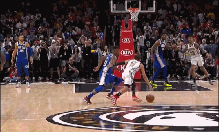 特雷杨终场前0.1秒抛投绝杀76人